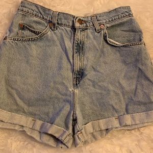 Levi’s Vintage Light Wash Cut-off Shorts